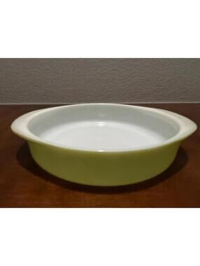 PYREX Round LIME GREEN ~ #221 Cake Dish 8" ~ LIME SHERBET ~ VGC